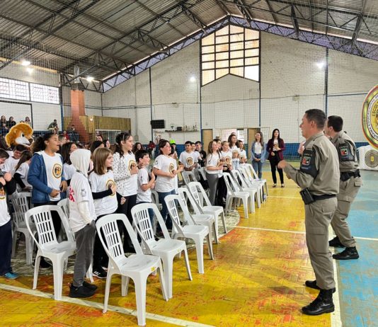 Secretaria Municipal de Educação de Mampituba realiza formatura do Proerd