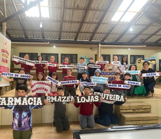 A Administração Municipal incentiva ações voltadas à educação fiscal nas escolas da rede municipal de ensino