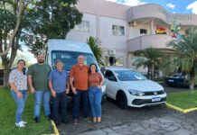 Saúde de Mampituba recebe nova van para reforço no transporte de pacientes