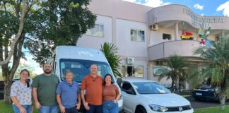 Saúde de Mampituba recebe nova van para reforço no transporte de pacientes